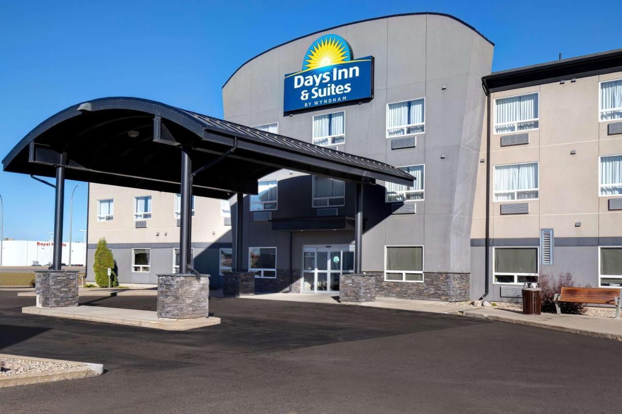 Days Inn & Suites By Wyndham Yorkton Exterior photo