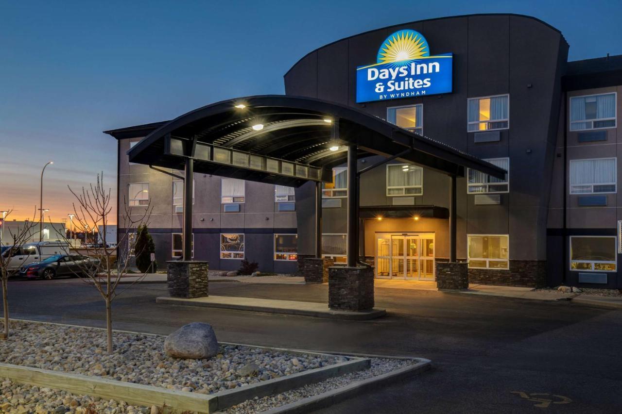 Days Inn & Suites By Wyndham Yorkton Exterior photo