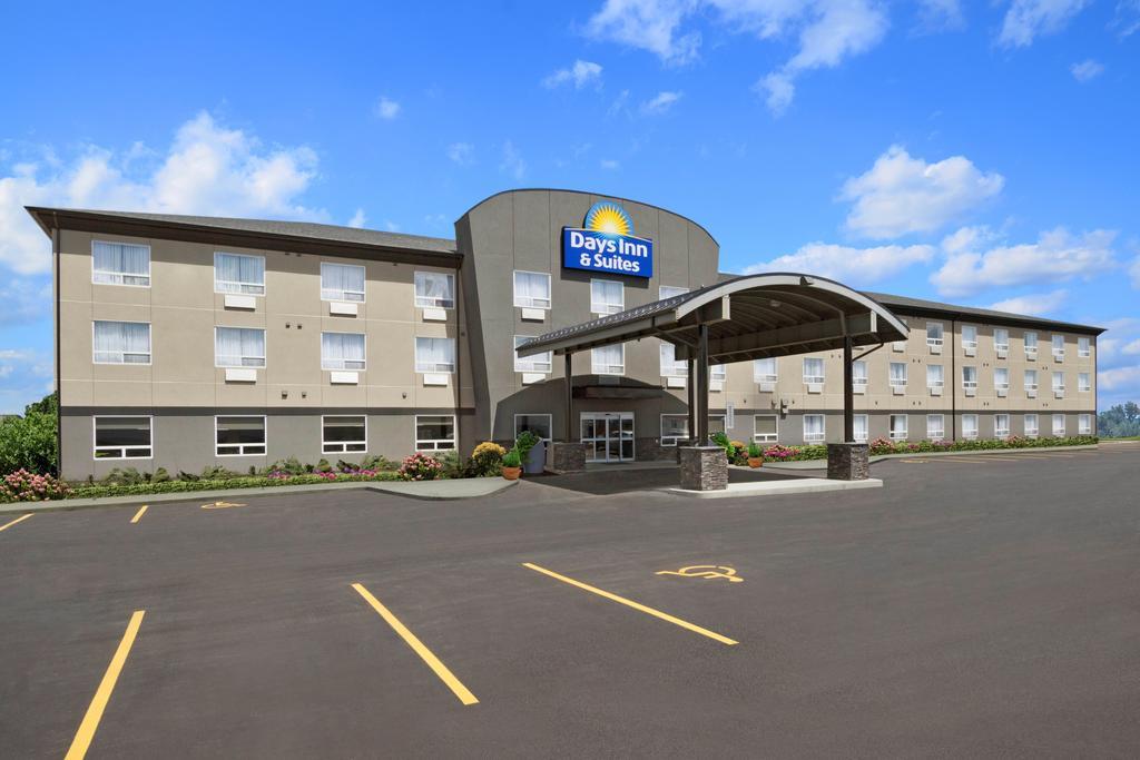 Days Inn & Suites By Wyndham Yorkton Exterior photo